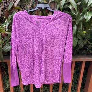 Athletic long sleeved t-shirt